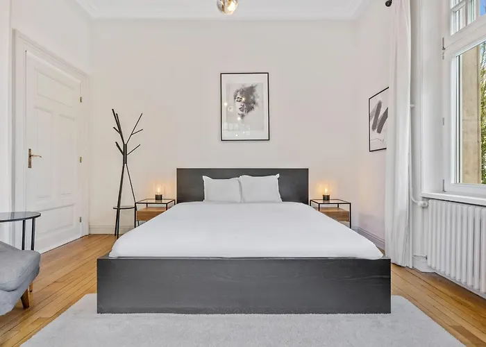 Charming Room With Balcony In Center